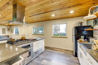 Walk to Beach Creek-Front Sekiu Home with Fire Pit! - Neah Bay - 5