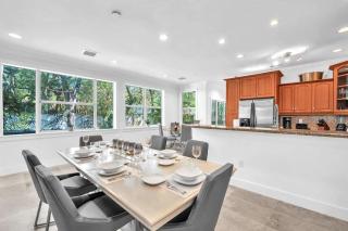 Grove Walk Manor 3BR Oasis in the Grove Family - Miami - 8