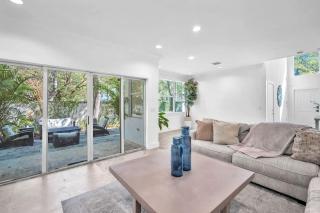 Grove Walk Manor 3BR Oasis in the Grove Family - 4