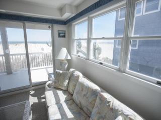 Ocean Front, Wi-Fi, Atlantic Views, 10 Beach Badges And Chairs, Outdoor Shower, Jacuzzi-Jet Tub, Decks Ping Pong Table, Private Yard,ship Bottom, - 7