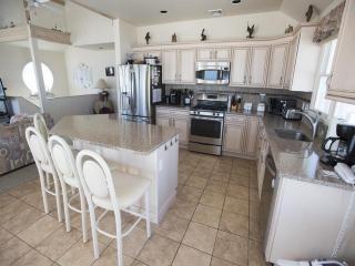 Ocean Front, Wi-Fi, Atlantic Views, 10 Beach Badges And Chairs, Outdoor Shower, Jacuzzi-Jet Tub, Decks Ping Pong Table, Private Yard,ship Bottom, - 2