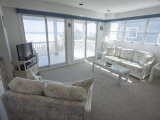 Ocean Front, Wi-Fi, Atlantic Views, 10 Beach Badges And Chairs, Outdoor Shower, Jacuzzi-Jet Tub, Decks Ping Pong Table, Private Yard,ship Bottom, - 1