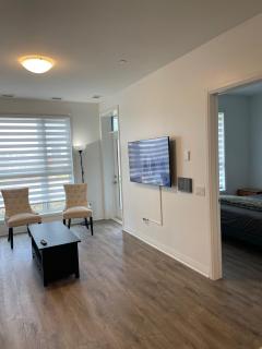 Executive Luxury Apartment - Oakville - 2