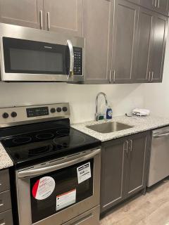 Executive Luxury Apartment - Oakville - 1