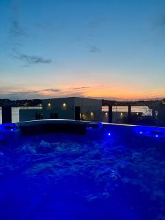 Seaside Villa with outdoor Jacuzzi - 1