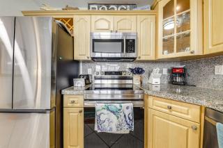 Balcony and Community Perks Coastal Hollywood Condo - Hollywood - 2