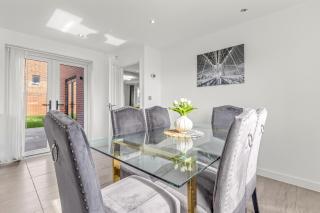 Large Family House with free parking - 3 bedrooms 6 beds - Manchester - 1