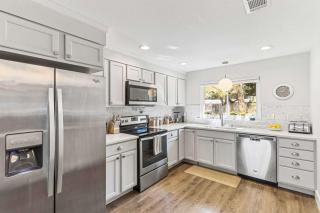 4BR w Private Pool & Fire Pit - 2 MI To Beach - 7