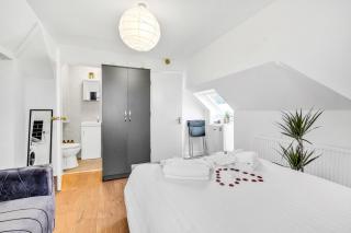 Fully Equipped, Corporate, Pet friendly, Free Parking, Wembley Stadium, Flat 6B - Colindale - 9