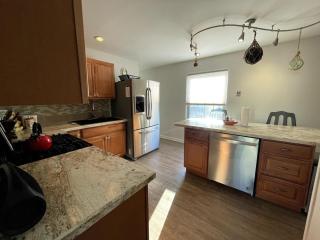 Blue Betty- 3 BDRM Mid-Century Charmer Near Beach - 6