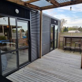 Stylish Cabin Living with Huge Decking sleeps 9 - Mangakino - 2