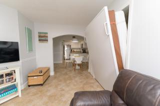Enchanting 2-Bedroom Ground Floor Beach Condo at Cape Canaveral WiFi & AC - Cape Canaveral - 3