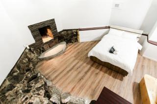 Roman Relics and Modern Style - Unique 1BR Experience - Tbilisi - 5