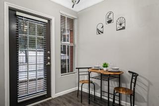 Stay 2BR 2BA Pool Access - Fort Worth - 6