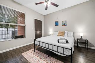 Stay 2BR 2BA Pool Access - Fort Worth - 5