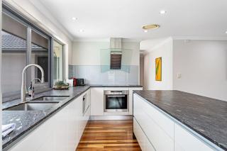 Mermaid Waters Waterfront Hideaway - 5