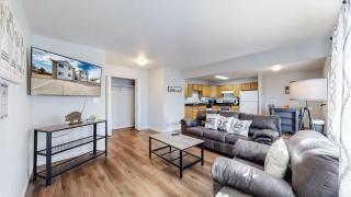 Great two bedroom spot near airport - 0