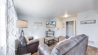 Great two bedroom spot near airport - 4