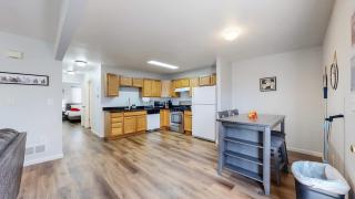 Great two bedroom spot near airport - 1