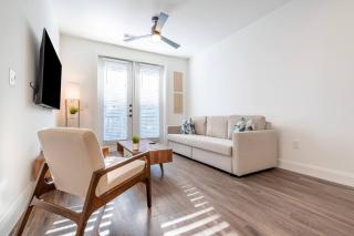 Modern 1Bd1Ba Apt near UT DT - Austin - 3