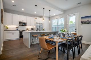 The Quad 4 Modern Suites Private Yard Grill 2 Miles to Kyle Field - College Station - 0