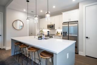 The Quad 4 Modern Suites Private Yard Grill 2 Miles to Kyle Field - College Station - 2
