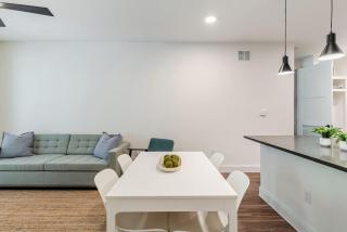 Designer Space near UT 2 King Bed Pool Gym EV WD - Austin - 6