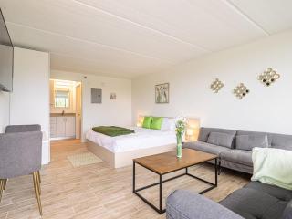 Chic King Suite 7 Min to Disney and Free Parking - Kissimmee - 9