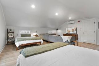 Private Suite at the Cayuga Shoreline - 8