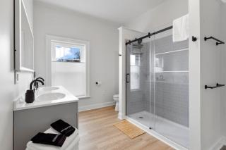 Private Suite at the Cayuga Shoreline - 3