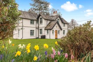 Benhams Country Cottage - - 0