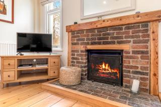 Benhams Country Cottage - - 8