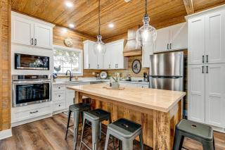 Furnished Deck and Views Rural Schulenburg Retreat - 4