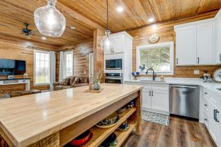 Furnished Deck and Views Rural Schulenburg Retreat - Schulenburg - 3