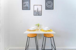 Beach and Art Close to This Lovely Studio - 4