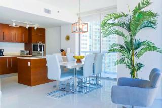 Soak in Sunlight and City Views - Miami - 6