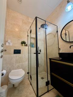 Lovely 1-bedroom apartment in The best location - Tel Aviv - 5