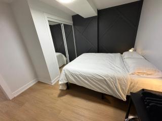 Spacious Room 01, Airport, Free Pkg, Sep Entrance, Shared Bathroom - Toronto - 8