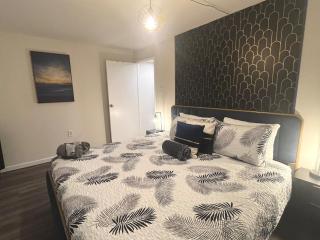 Sinatra Suite-Block from Ocean Casino & Waterpark - 1