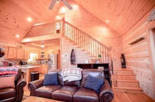 Eagles Landing - Family Friendly Mountain Cabin - Private Hot Tub, Game Room, Screened Decks, Outdoor Fire Pit - Blue Ridge, GA - 8