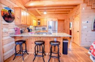 Eagles Landing - Family Friendly Mountain Cabin - Private Hot Tub, Game Room, Screened Decks, Outdoor Fire Pit - Blue Ridge, GA - Blue Ridge - 6