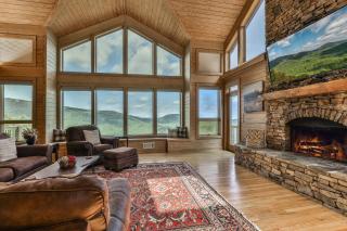 Hello Sunrise Lodge - Mountain View Cabin in Big Canoe - Stunning Sunrise Views, Multiple Fireplaces, Spacious Outdoor Decks, Be - Jasper - 0