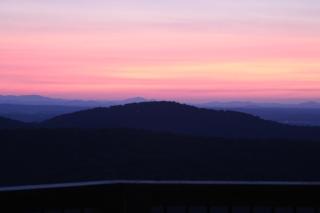 Hello Sunrise Lodge - Mountain View Cabin in Big Canoe - Stunning Sunrise Views, Multiple Fireplaces, Spacious Outdoor Decks, Be - Jasper - 5