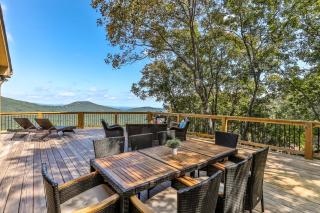 Hello Sunrise Lodge - Mountain View Cabin in Big Canoe - Stunning Sunrise Views, Multiple Fireplaces, Spacious Outdoor Decks, Be - Jasper - 2