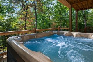 L Attitude Adjustment - Mineral Bluff GA - Enjoy king suites, a hot tub, a game room, a wood-burning fireplace, and a fenced yar - Mineral Bluff - 7