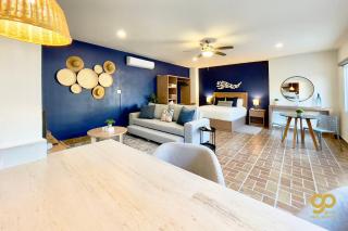 Chic Studio Kitchen WiFi TV Steps to Beach - El Centenario - 3
