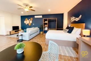 Chic Studio Kitchen WiFi TV Steps to Beach - El Centenario - 7