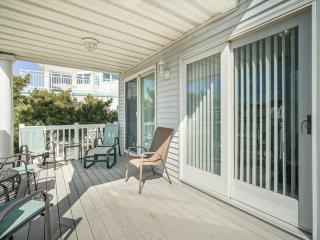 Ocean Block, Single Family, Surf City, Private Yard, Decks, Beach Badges, Wifi, Air Conditioning, Washer Dryer,surf City Ocean Block Light And, - Surf City - 7
