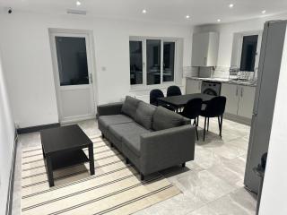 The Little Oaks House - Birmingham - 1
