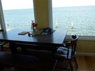 Pet Friendly, Bayfront, Boat Slip Dock, Beach Badges, Wifi, Boaters Delight! Bay Front 1St Floor Duplex In Peahala Park, 1St Floor Is Really 2Nd, - Peahala Park - 5